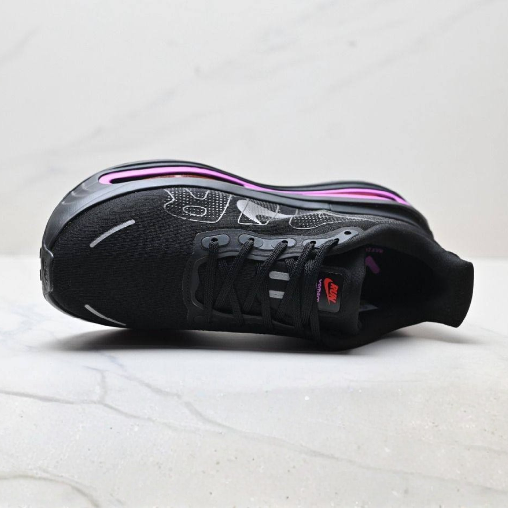 Nike Vomero Premium™ – Noir Shadow c/ Violet Pulse