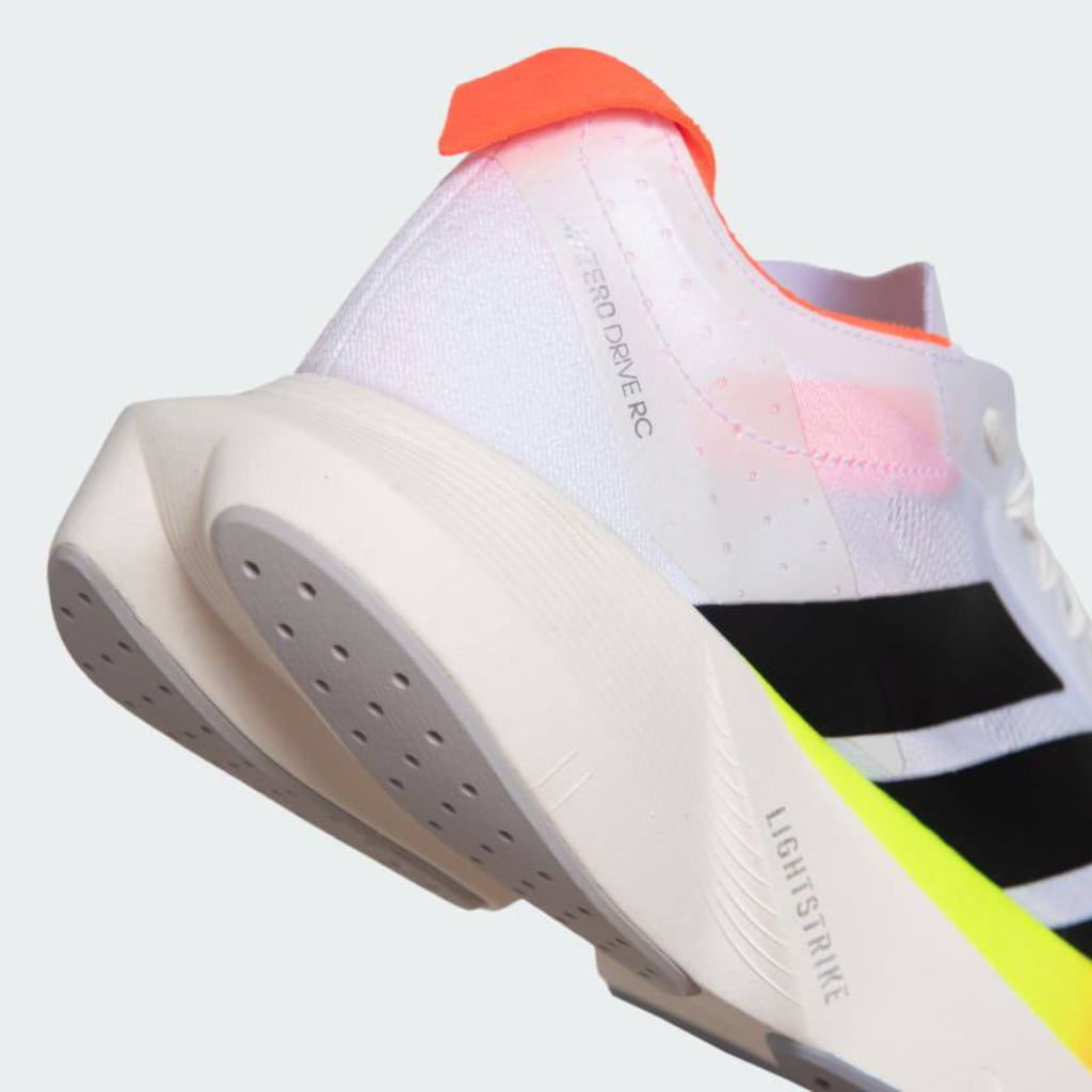 Adidas Adizero Drive RC™ – Cloud White avec Core Black et Solar Red
