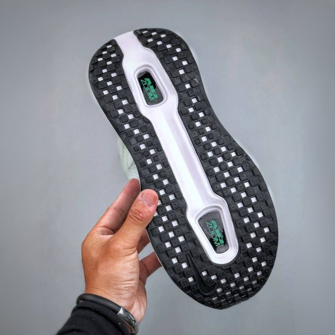 Nike Vomero Premium™ – Green Surge with Ocean Blue