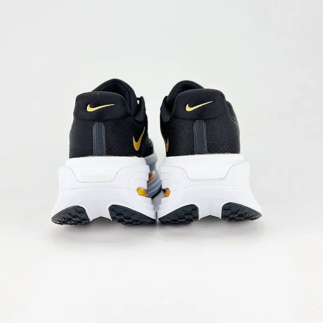 Nike Vomero Premium™ – Black Shadow/Or Métallisé
