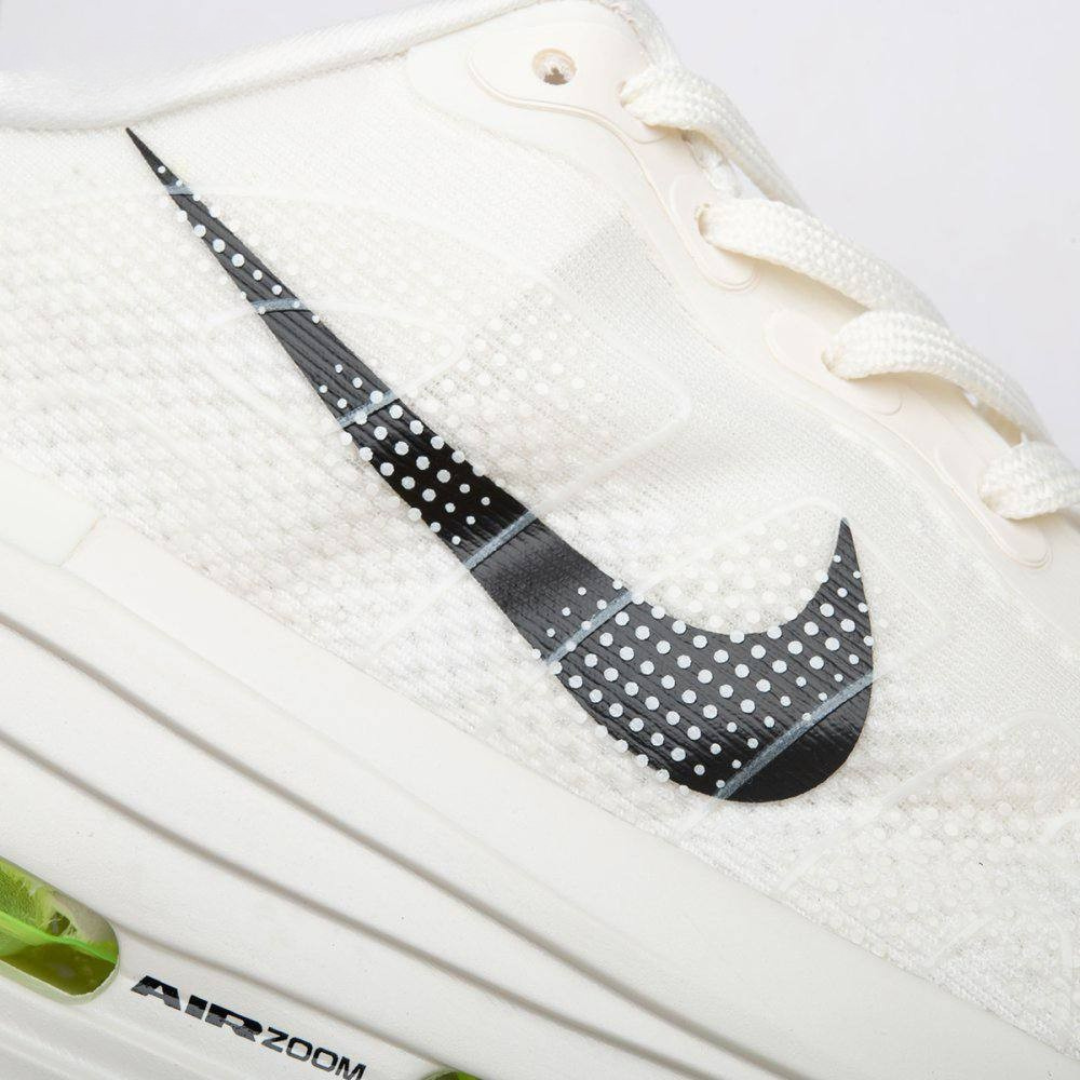 Nike Vomero Premium™ – Blanc brillant avec vert flashy