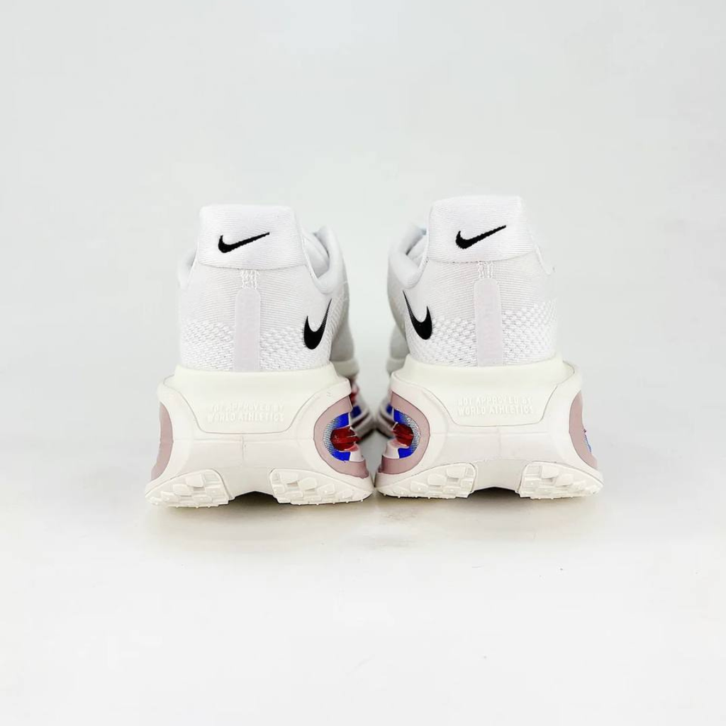 Nike Vomero Premium™ – Blanc Lumière avec Bleu Océan et Rouge Carmin