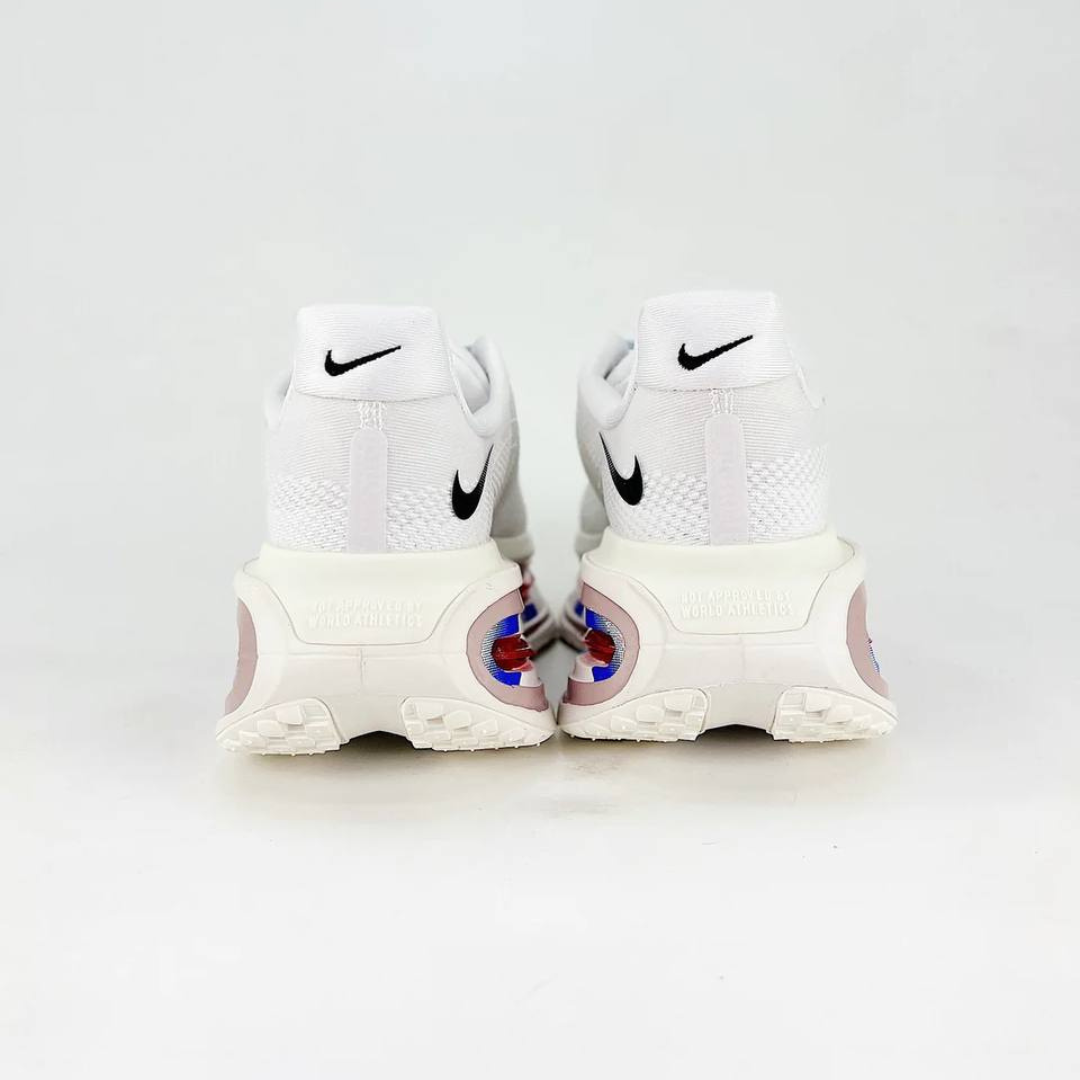 Nike Vomero Premium™ – Blanc Lumière avec Bleu Océan et Rouge Carmin