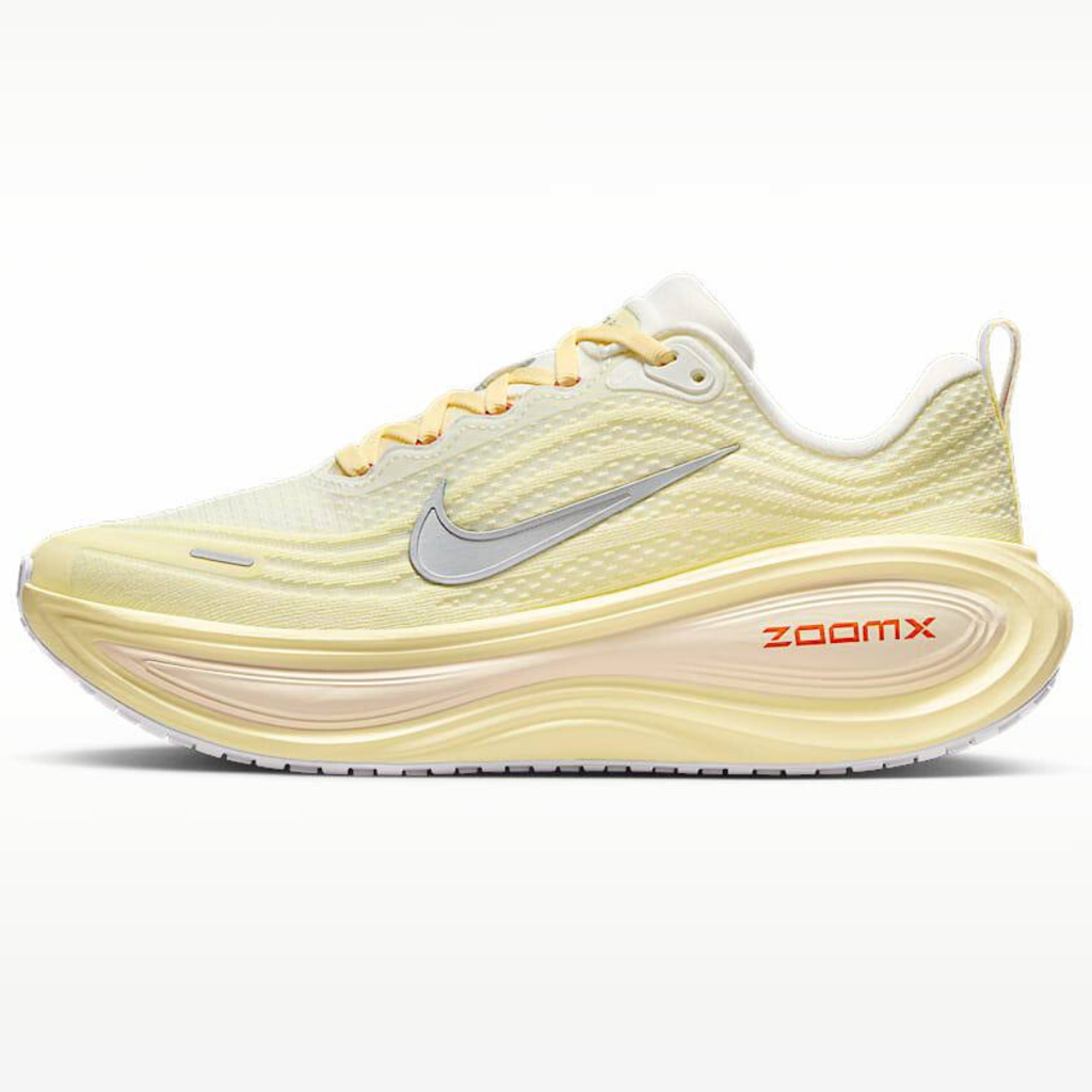 Nike Vomero Plus™ – Light Volt et Crimson Rush