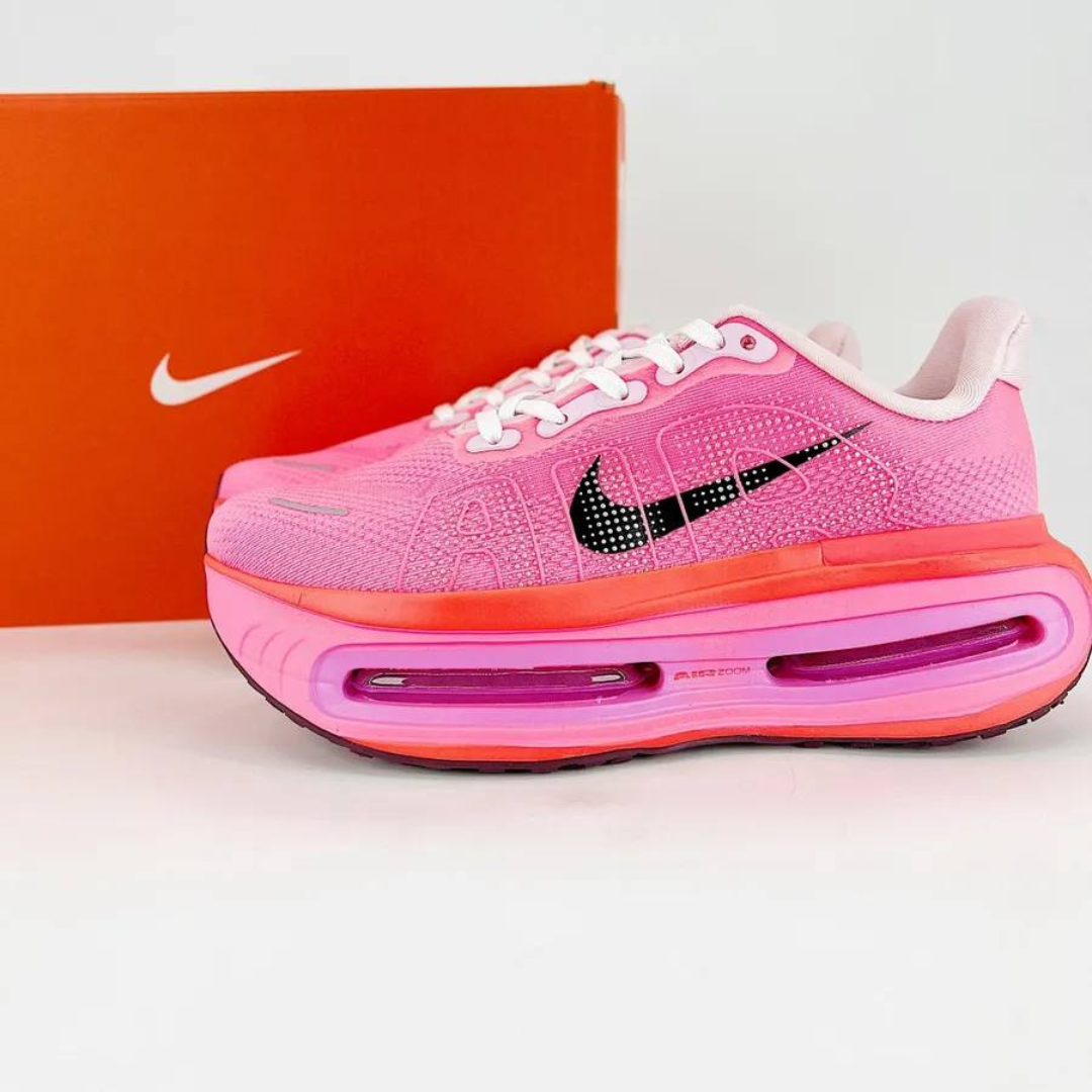 Nike Vomero Premium™ – Rose Pulse et Sunset Orange