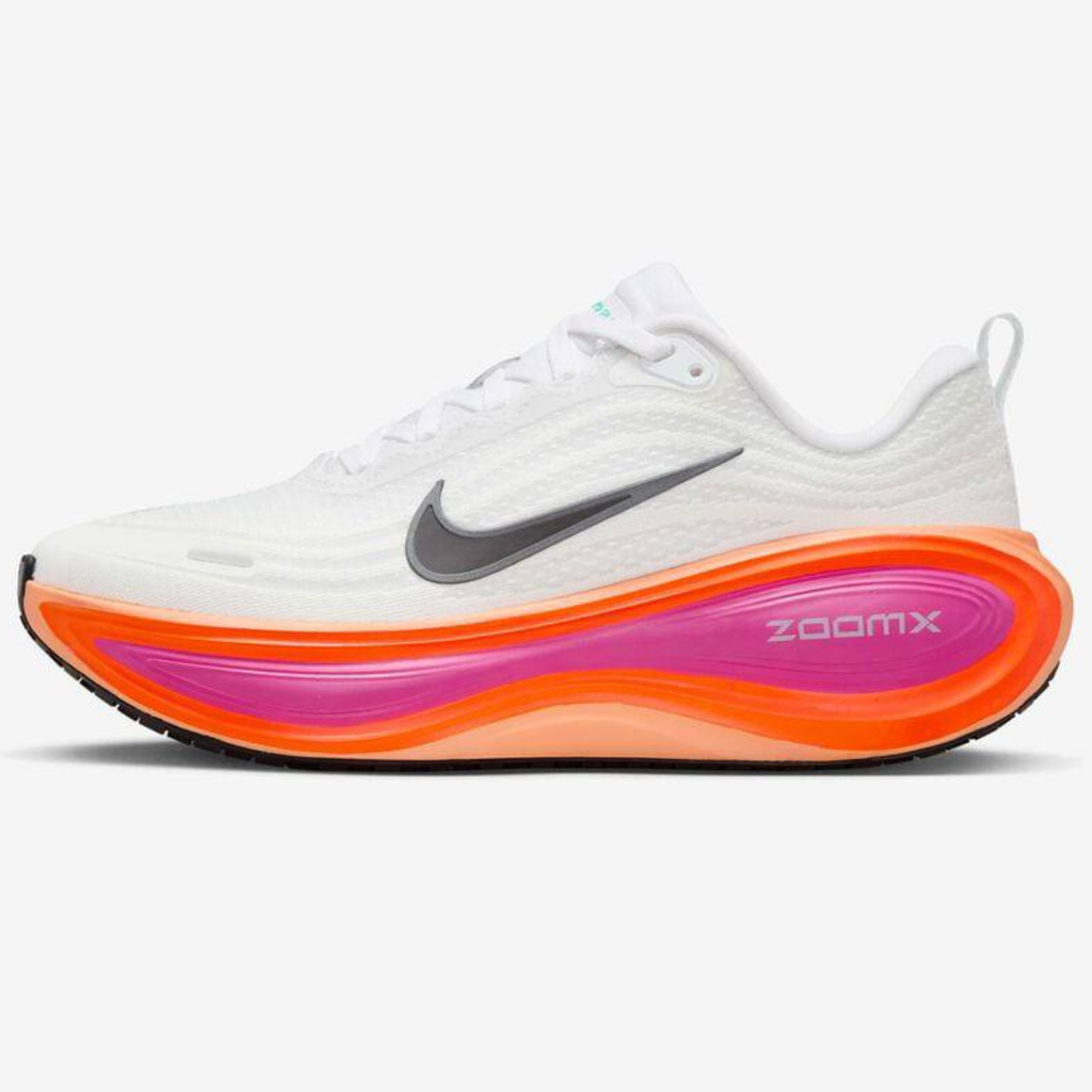 Nike Vomero Plus™ – White Glow avec Sunset Orange et Fire Pink
