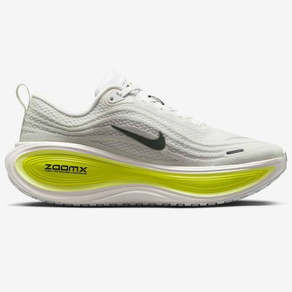 Nike Vomero Plus™ – White Glow et Green Strike