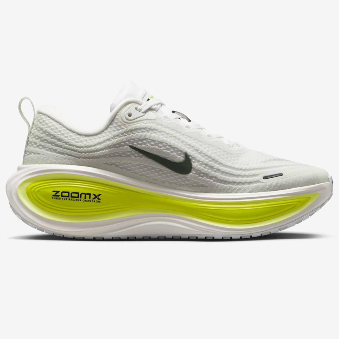 Nike Vomero Plus™ – White Glow et Green Strike