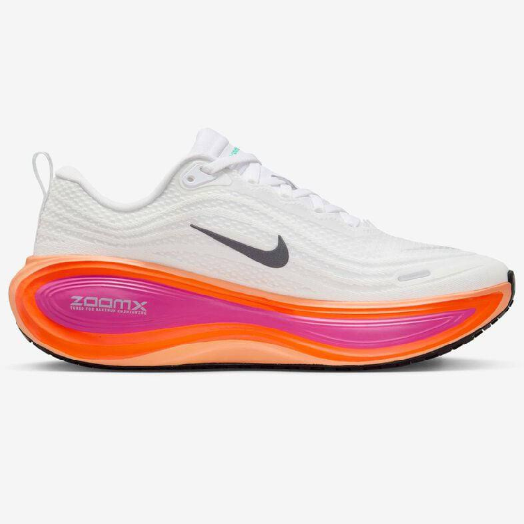 Nike Vomero Plus™ – White Glow avec Sunset Orange et Fire Pink