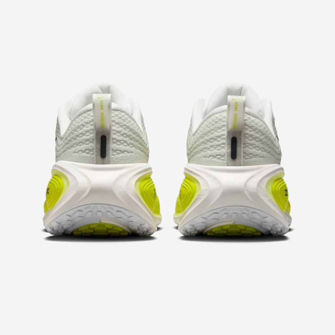 Nike Vomero Plus™ – White Glow et Green Strike