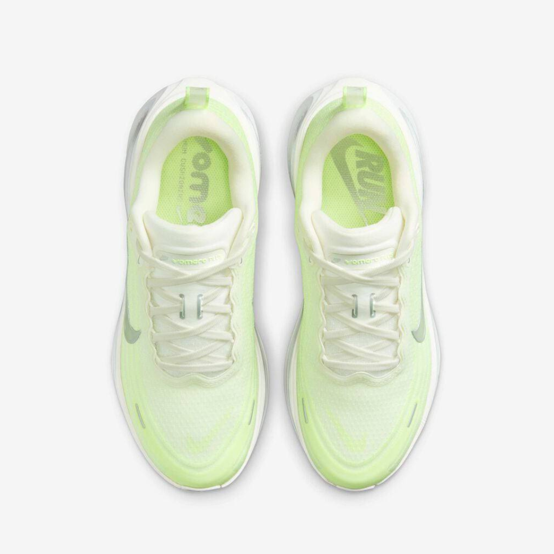 Nike Vomero Plus™ – Green Surge et Argent Platine