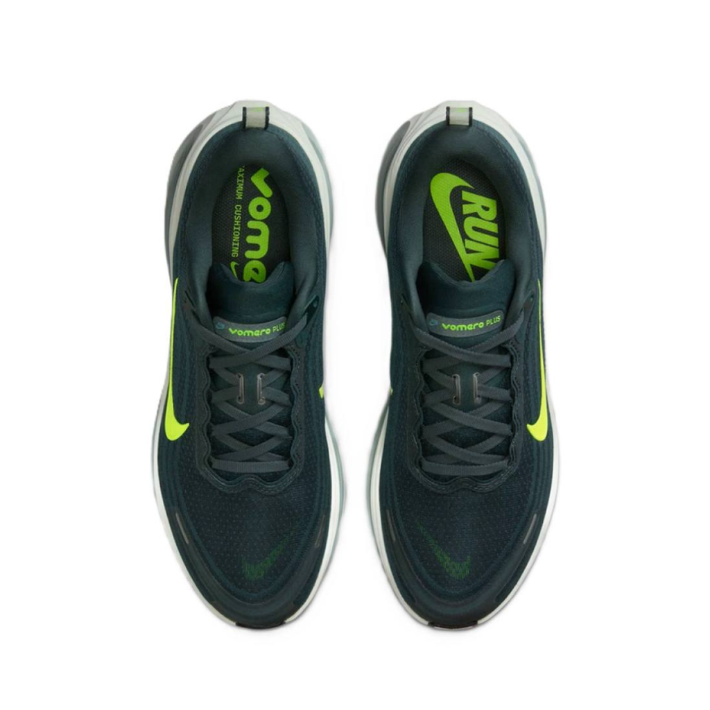 Nike Vomero Plus™ – Vert foncé avec Volt Surge