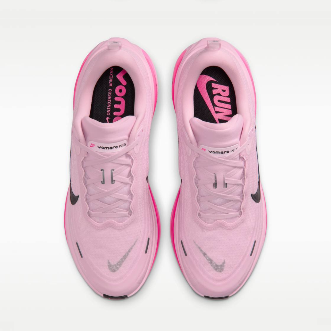 Nike Vomero Plus™ – Rose doux et Hyper Pink