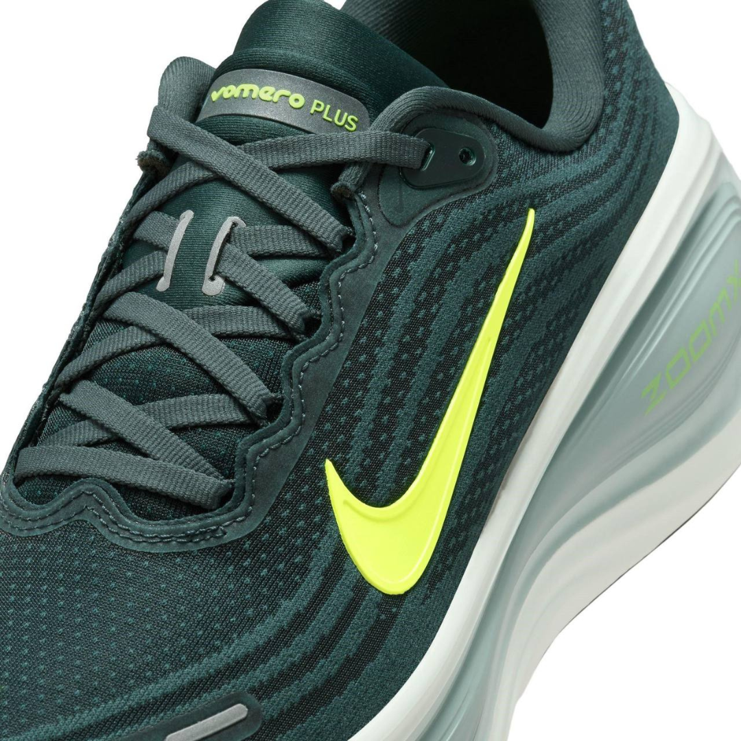 Nike Vomero Plus™ – Vert foncé avec Volt Surge