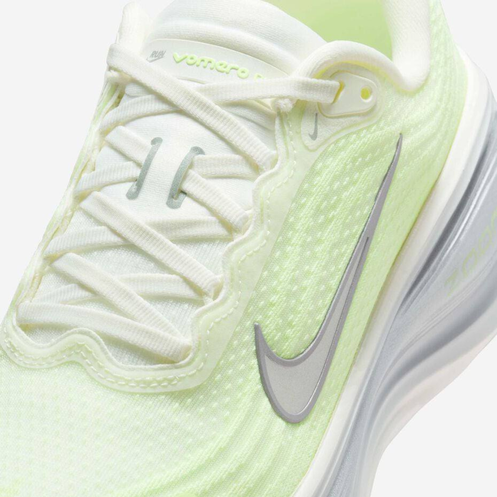 Nike Vomero Plus™ – Green Surge et Argent Platine