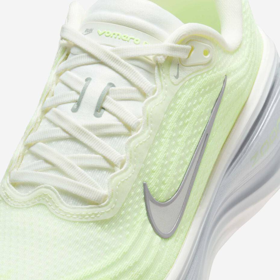Nike Vomero Plus™ – Green Surge et Argent Platine