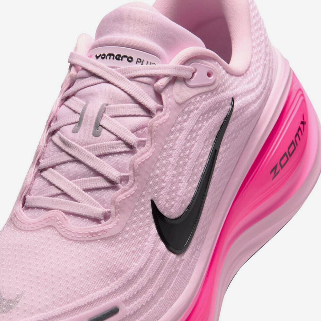 Nike Vomero Plus™ – Rose doux et Hyper Pink