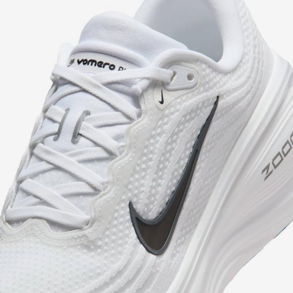 Nike Vomero Plus™ – White Cloud avec Black Shadow