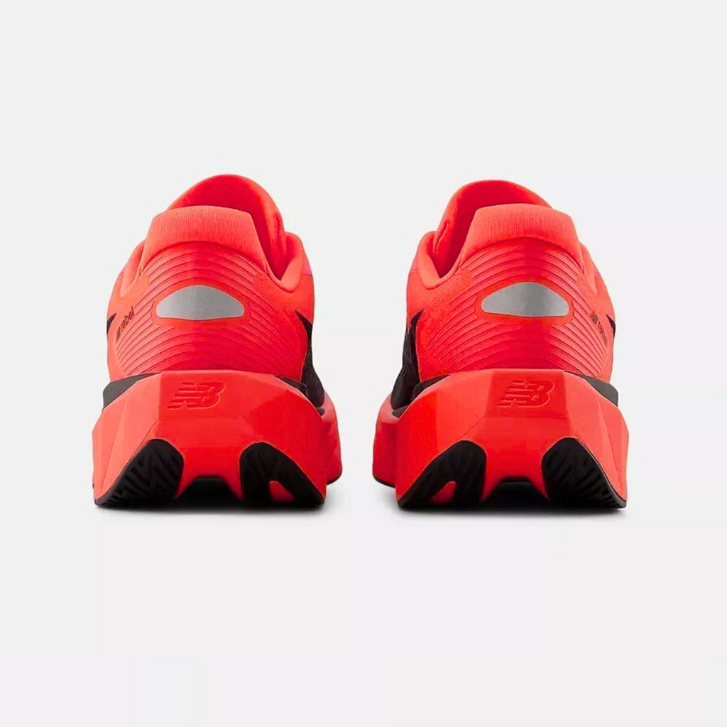 New Balance FuelCell Rebel V5™ – Rouge vif et noir