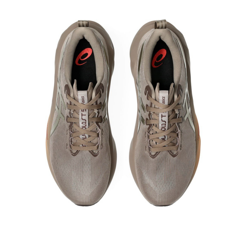 Asics Novablast 5 Luxe™ – Dor et Marron