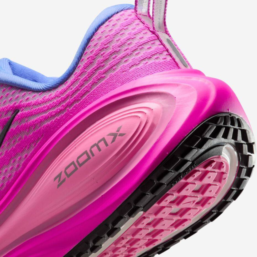 Nike Vomero Plus™ – Royal Pulse c/ Fire Pink