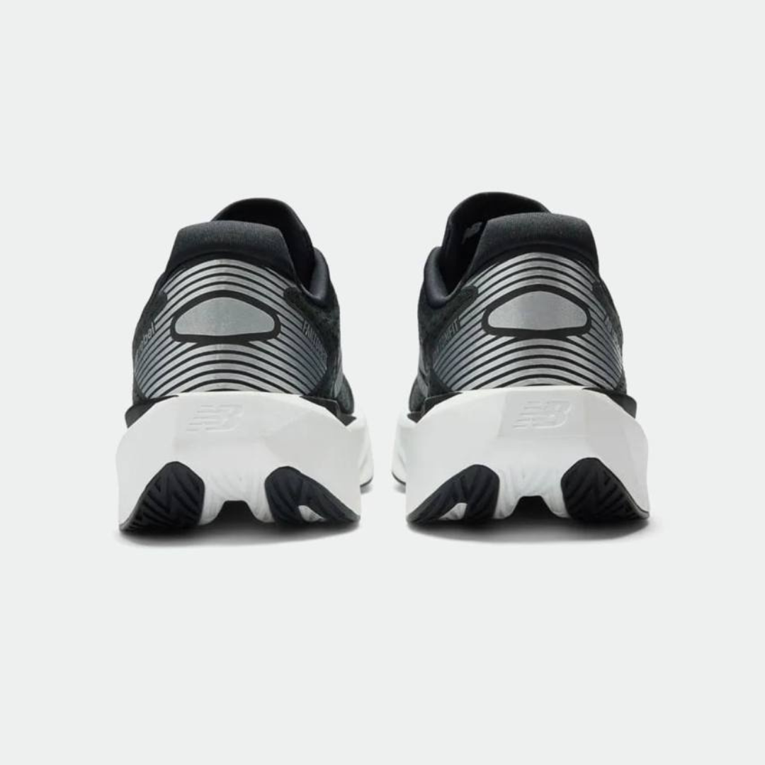 New Balance FuelCell Rebel V5™ – Noir/Blanc