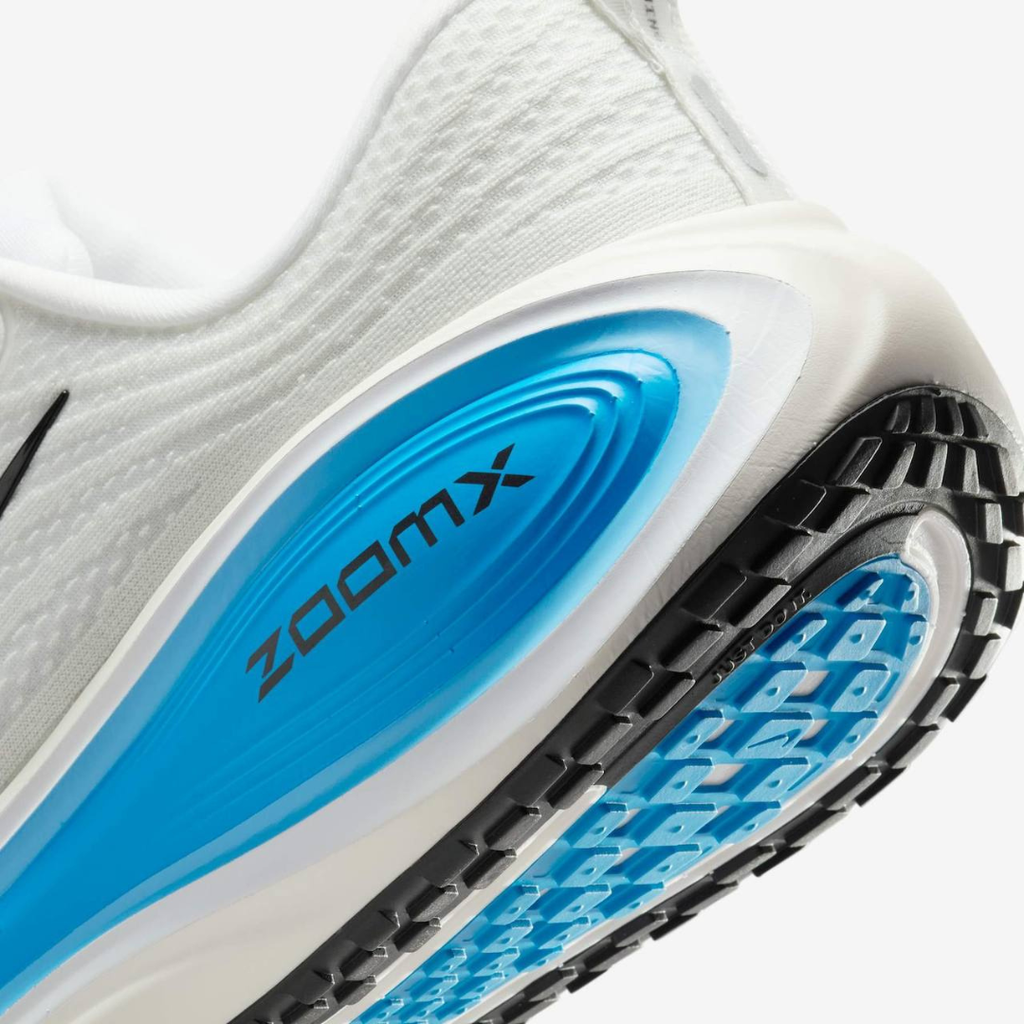 Nike Vomero Plus™ – Blanc Lumineux et Bleu Océan