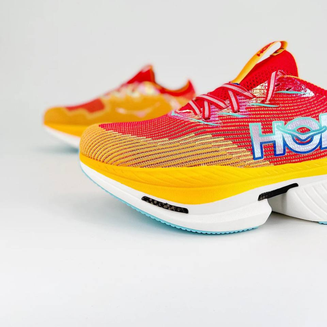 Hoka Cielo X1 Unisexe™ – Cerise Vibrante avec Éclat Solaire Radieux
