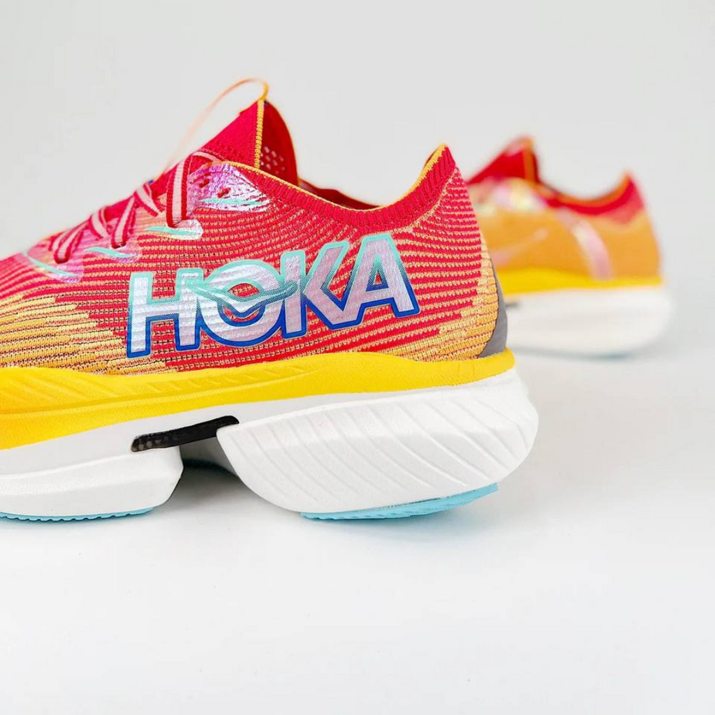 Hoka Cielo X1 Unisexe™ – Cerise Vibrante avec Éclat Solaire Radieux
