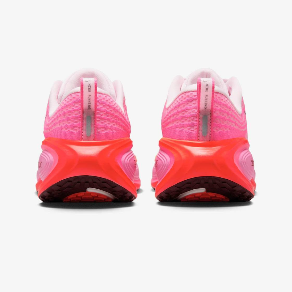 Nike Vomero Plus™ – Rose Pulse avec Sunset Orange