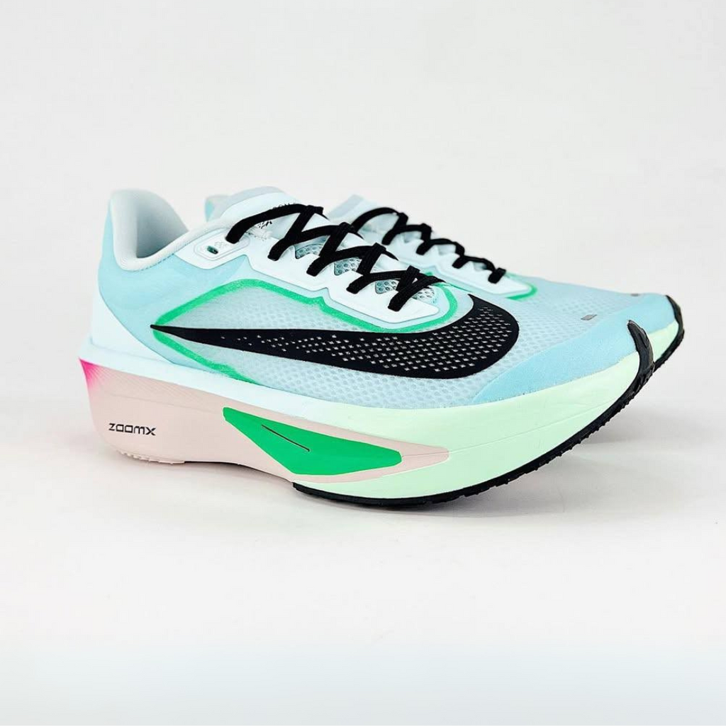 Nike Air Zoom Fly 6™ – Glacier Ice avec Green Strike et Black Shadow