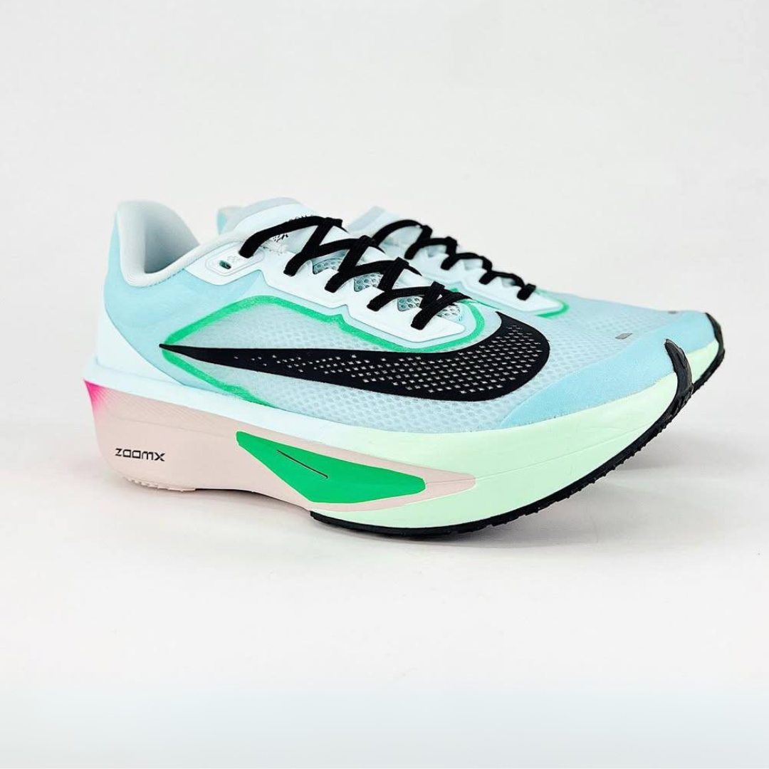 Nike Air Zoom Fly 6™ – Glacier Ice avec Green Strike et Black Shadow