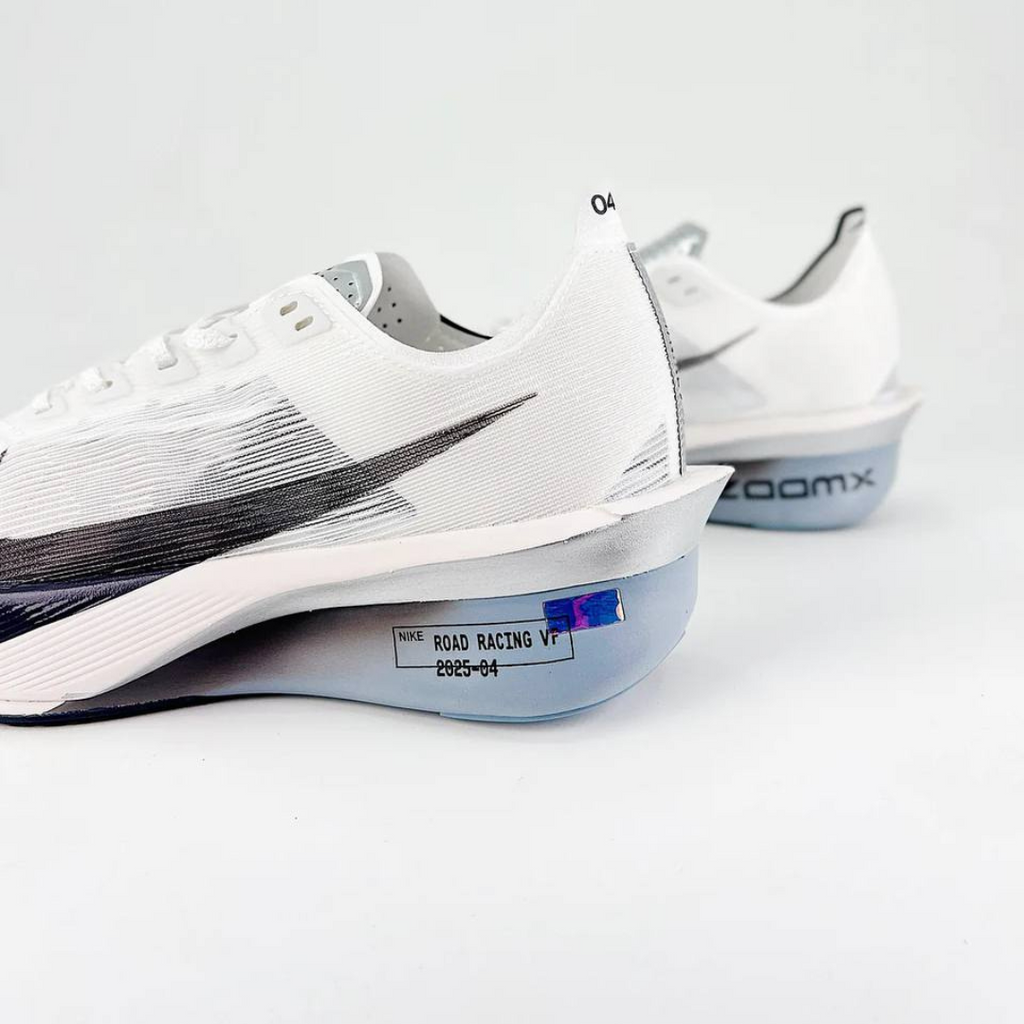 Nike ZoomX Vaporfly 4™ – White Mist/Gris acier