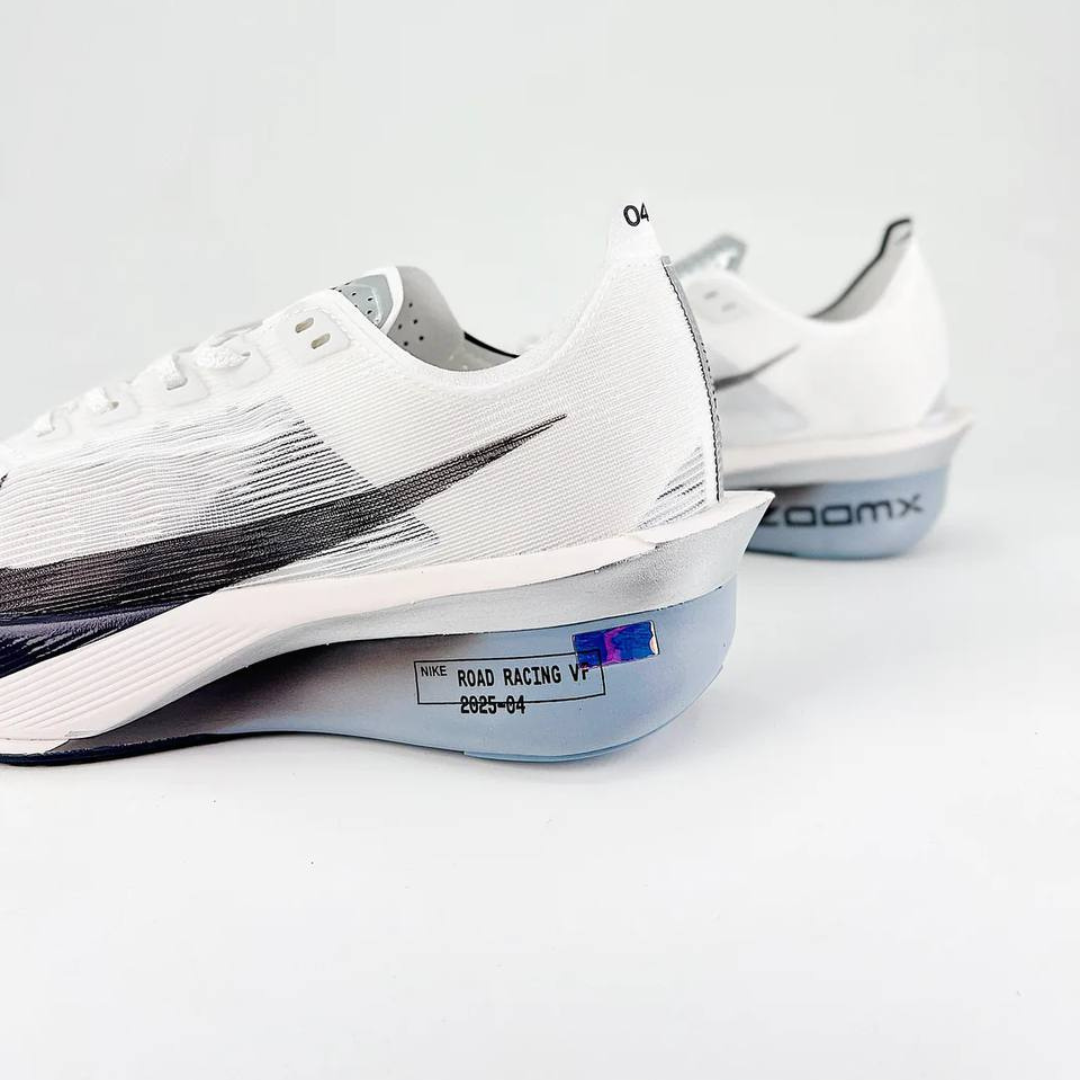 Nike ZoomX Vaporfly 4™ – White Mist/Gris acier