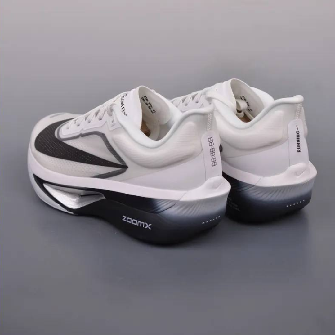 Nike Air Zoom Fly 6™ – Nuage Blanc avec Ombre Noire