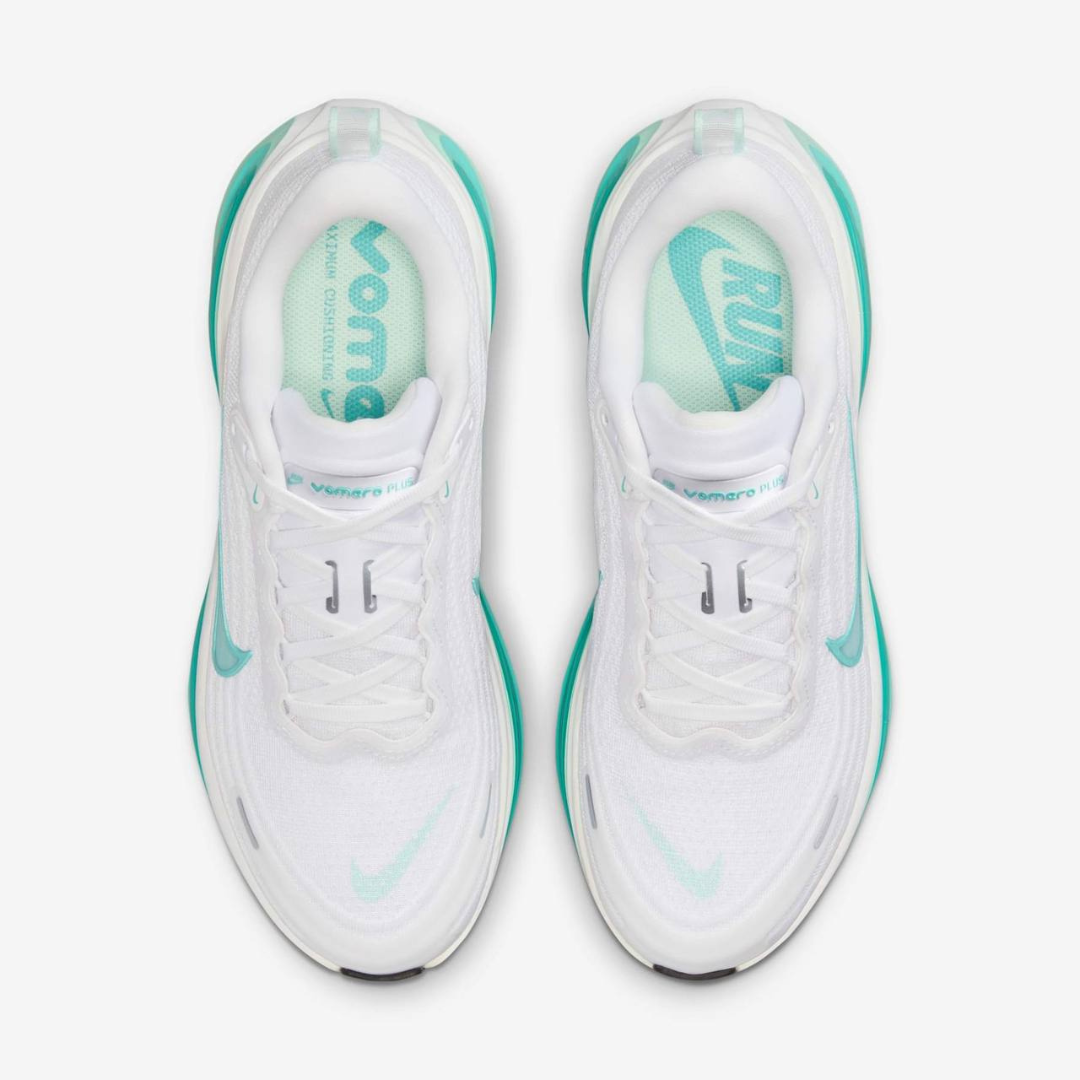 Nike Vomero Plus™ – Blanc Luminescent et Vert Aqua
