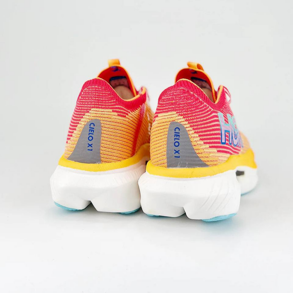 Hoka Cielo X1 Unisexe™ – Cerise Vibrante avec Éclat Solaire Radieux
