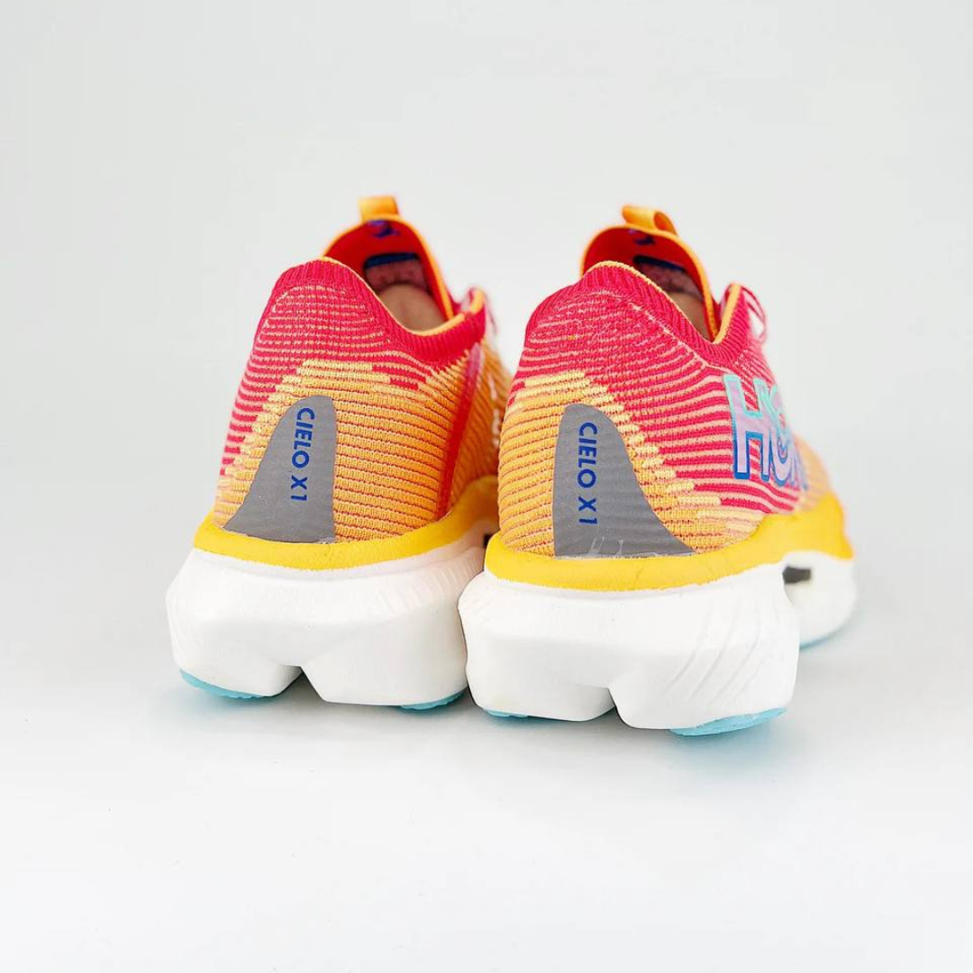 Hoka Cielo X1 Unisexe™ – Cerise Vibrante avec Éclat Solaire Radieux
