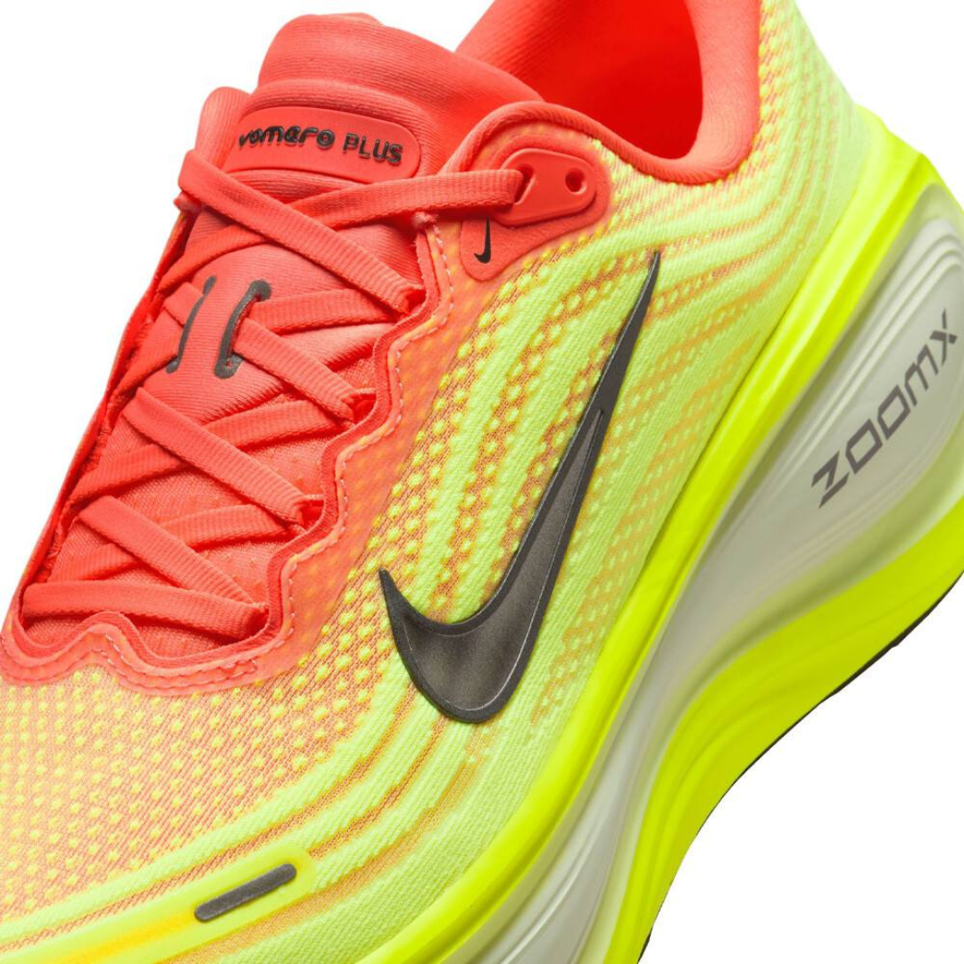Nike Vomero Plus™ – Vert vif et Rouge cramoisi