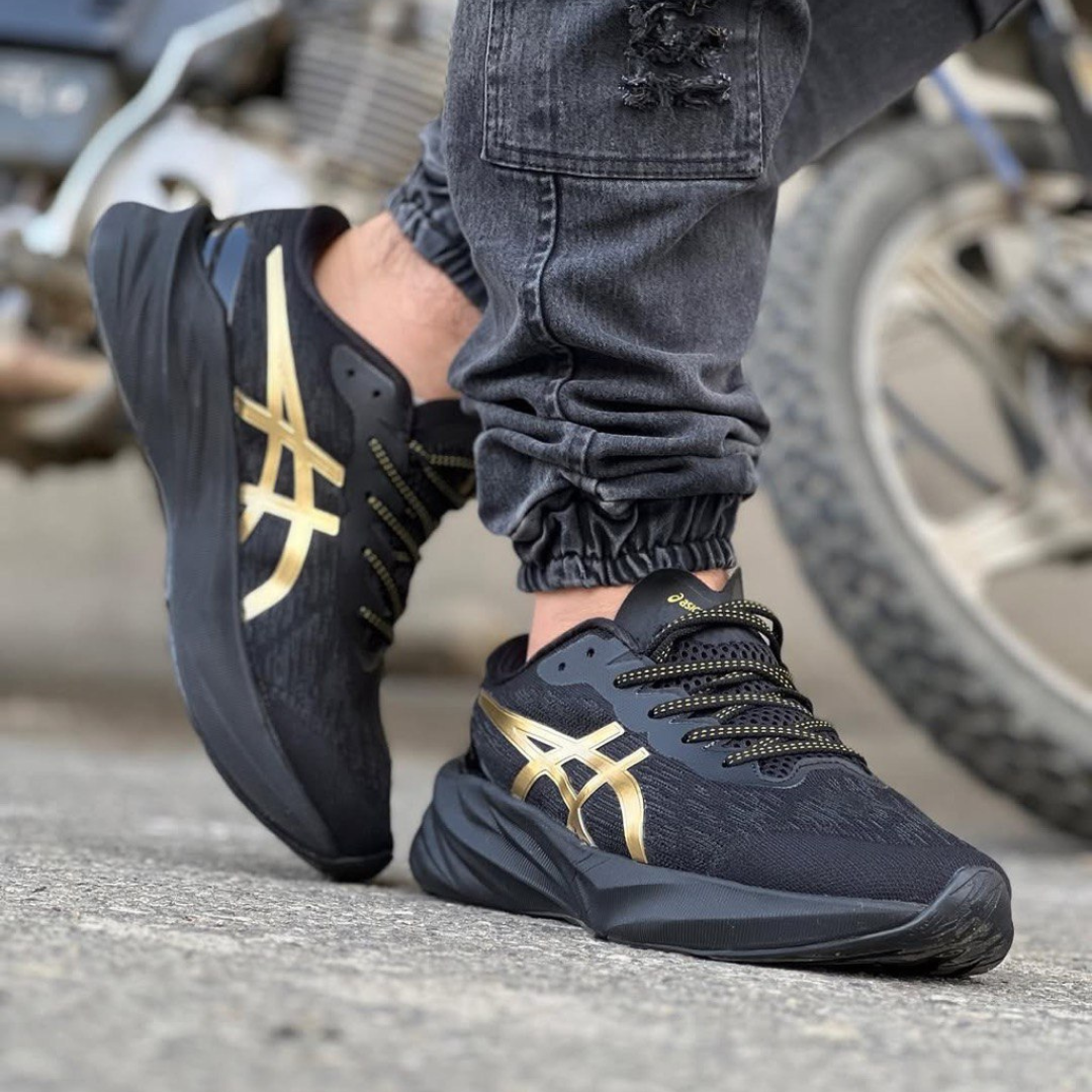 Asics Novablast 3™ – Noir/Doré