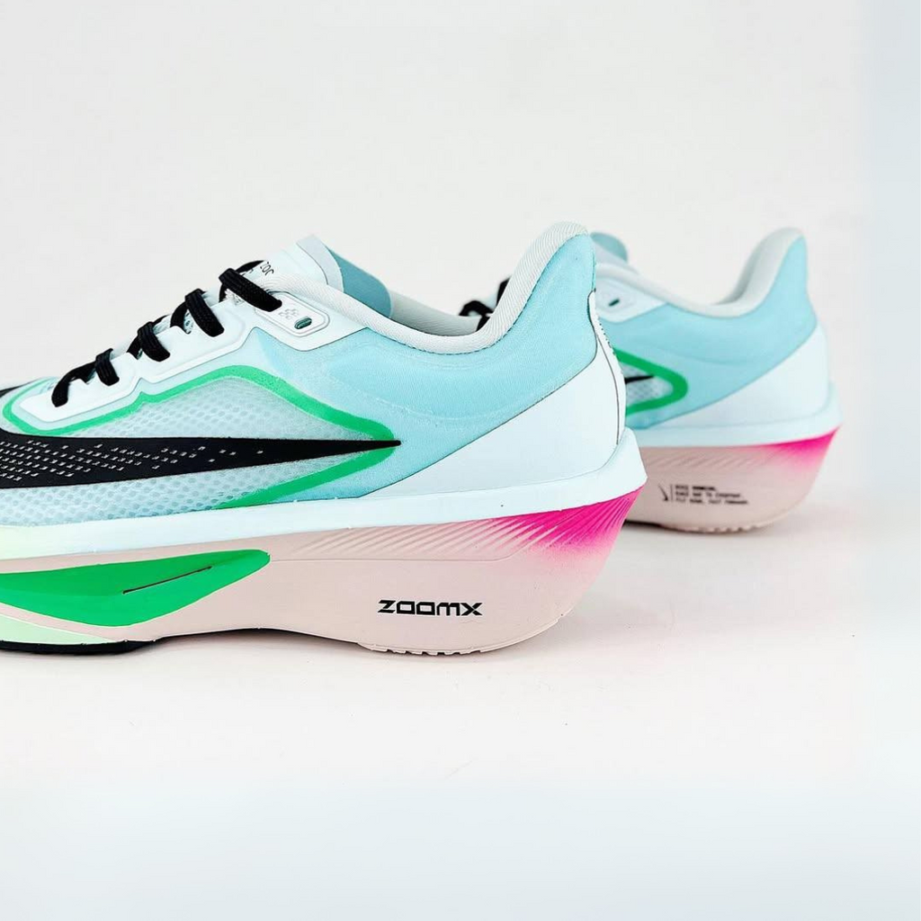 Nike Air Zoom Fly 6™ – Glacier Ice avec Green Strike et Black Shadow