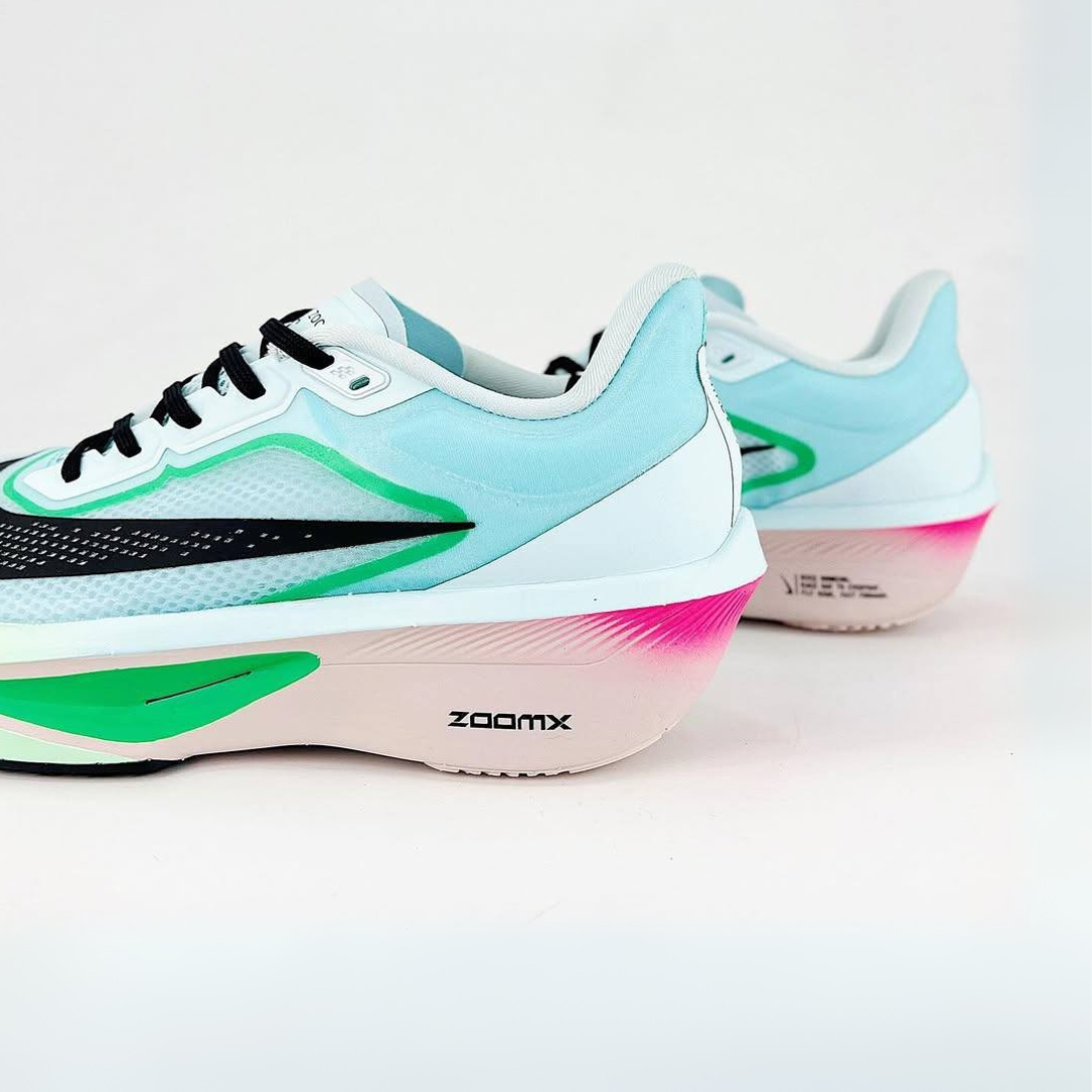 Nike Air Zoom Fly 6™ – Glacier Ice avec Green Strike et Black Shadow