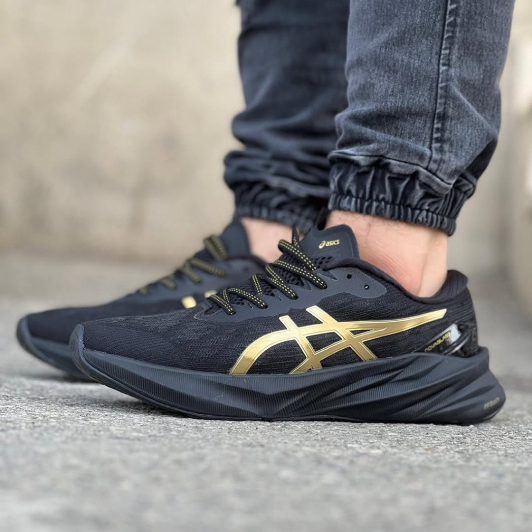Asics Novablast 3™ – Noir/Doré