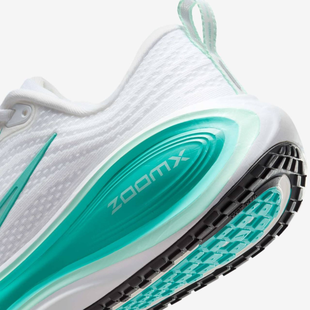Nike Vomero Plus™ – Blanc Luminescent et Vert Aqua