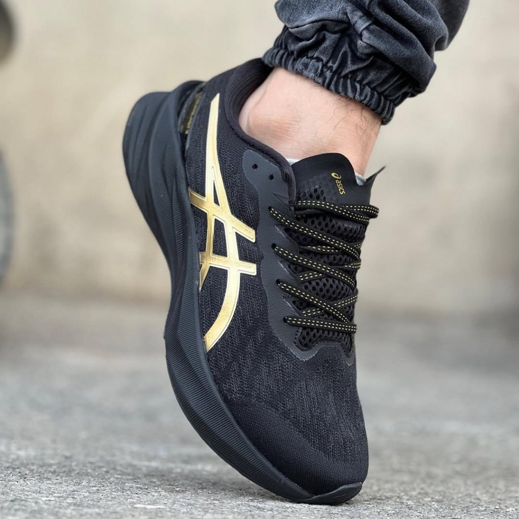 Asics Novablast 3™ – Noir/Doré