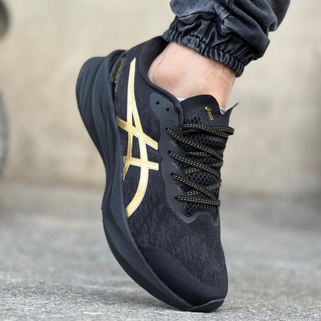 Asics Novablast 3™ – Noir/Doré
