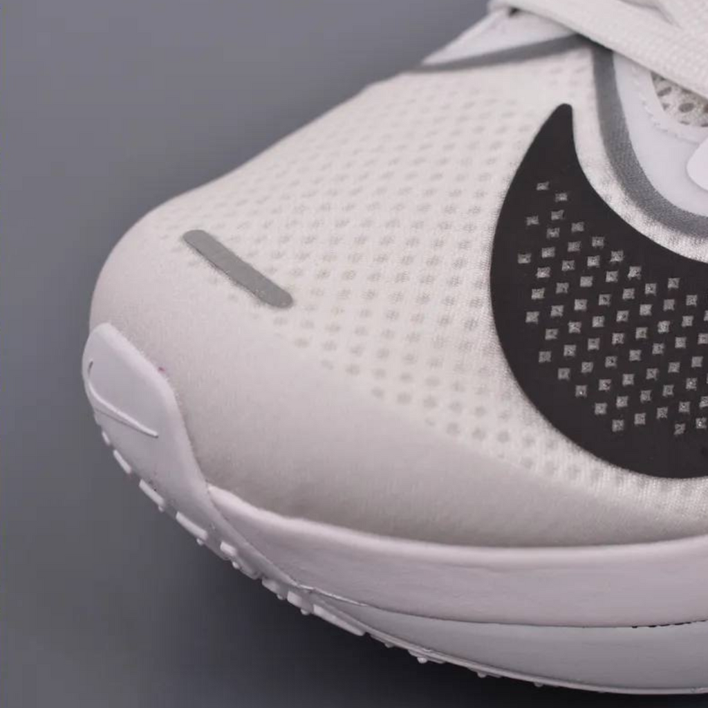Nike Air Zoom Fly 6™ – Nuage Blanc avec Ombre Noire