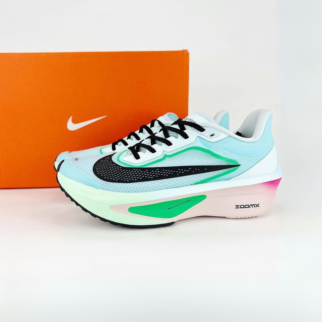 Nike Air Zoom Fly 6™ – Glacier Ice avec Green Strike et Black Shadow