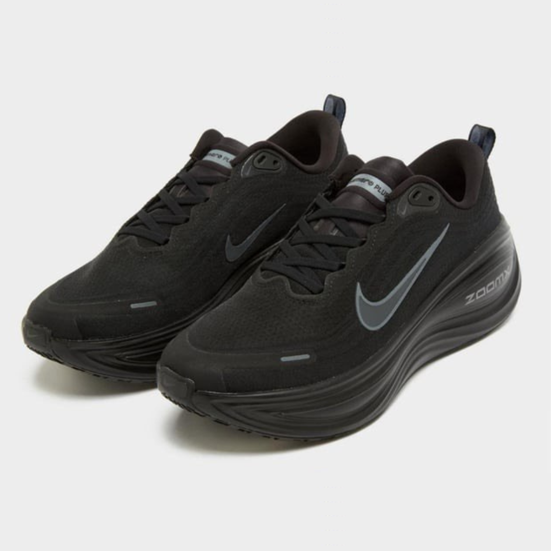 Nike Vomero Plus™ – Édition Triple Black