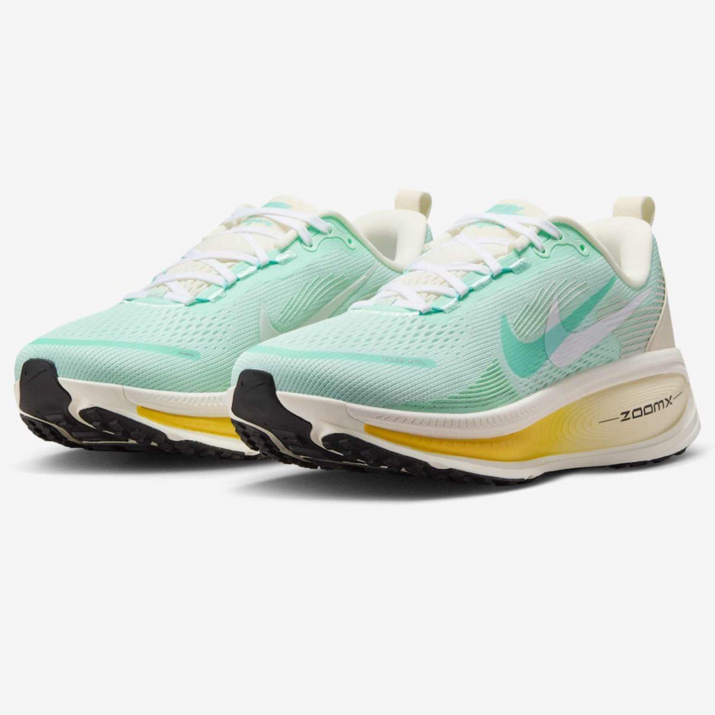 Nike Vomero 18™ – Flash Aqua avec Desert Sand